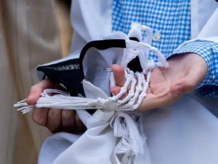 A Comprehensive Guide to Buying Tzitzit/Tzitzis